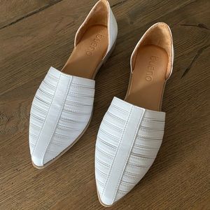New Bueno white flats